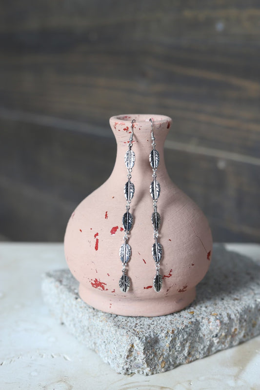 1588 R3-29 SILVER FEATHER DANGLE EARRING