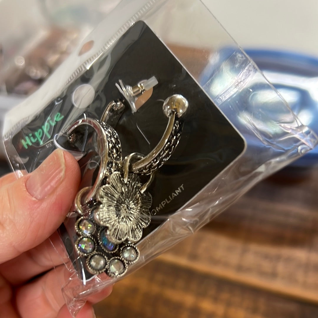 1042 H84 WESTERN TEXTURE HOOP ER WITH CRSTAL FLOWER DANGLE