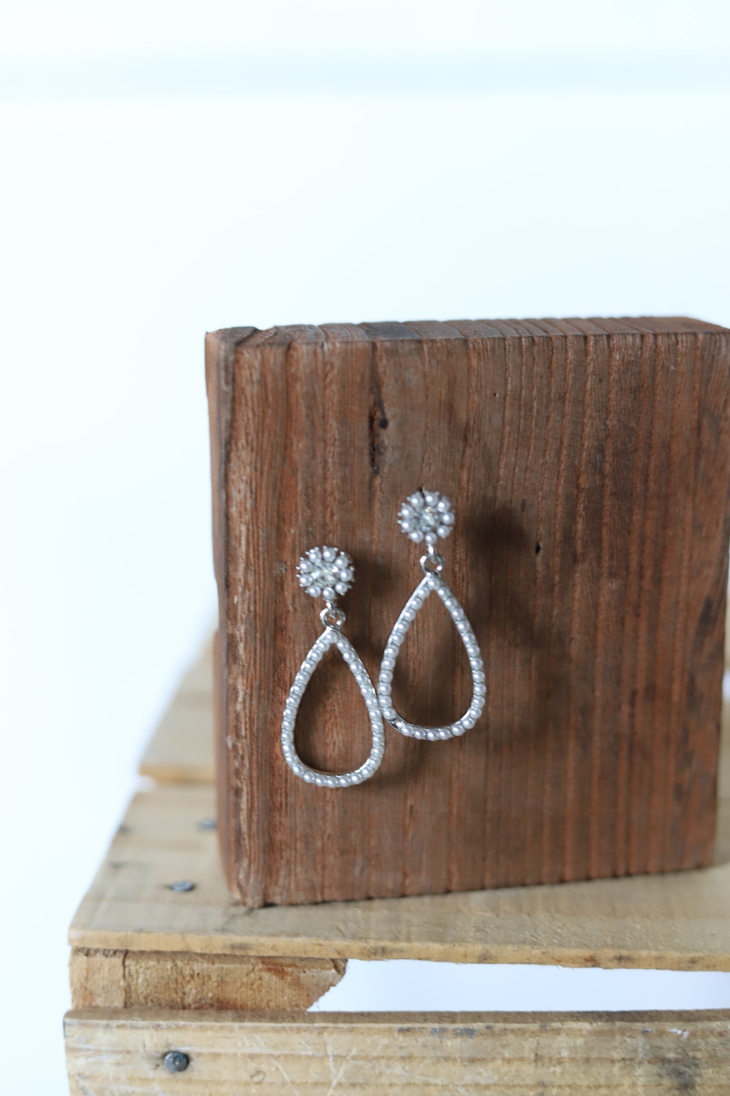 7840 H211 PEARL EARRING