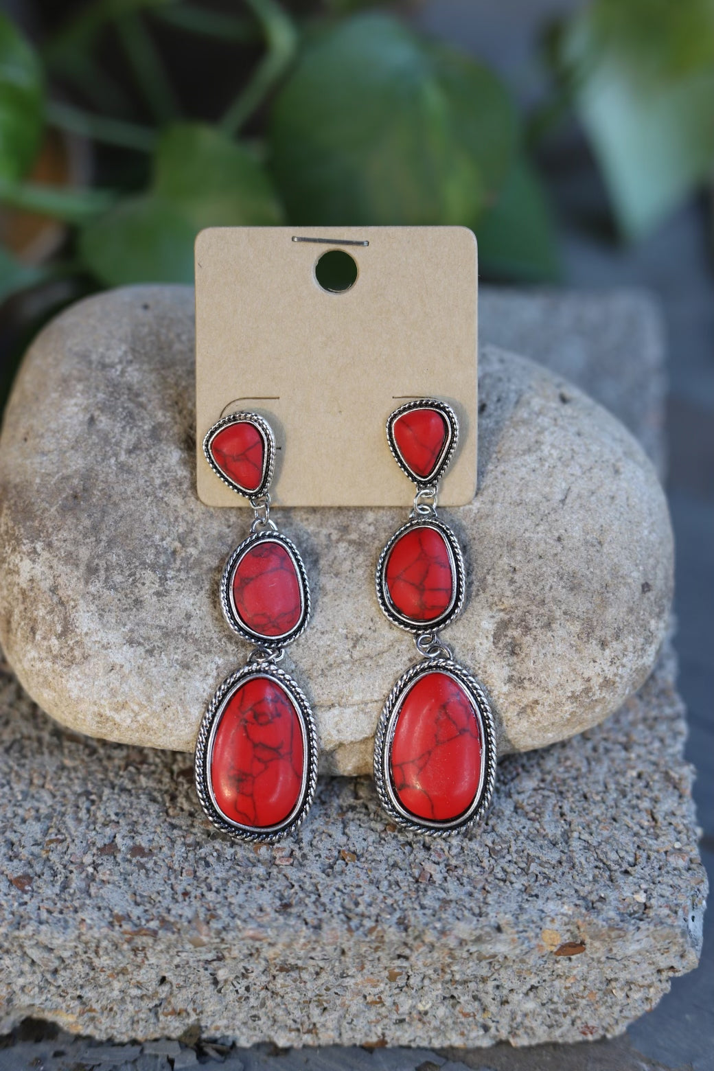 1551 T100 RED 3 STONE DROP ER