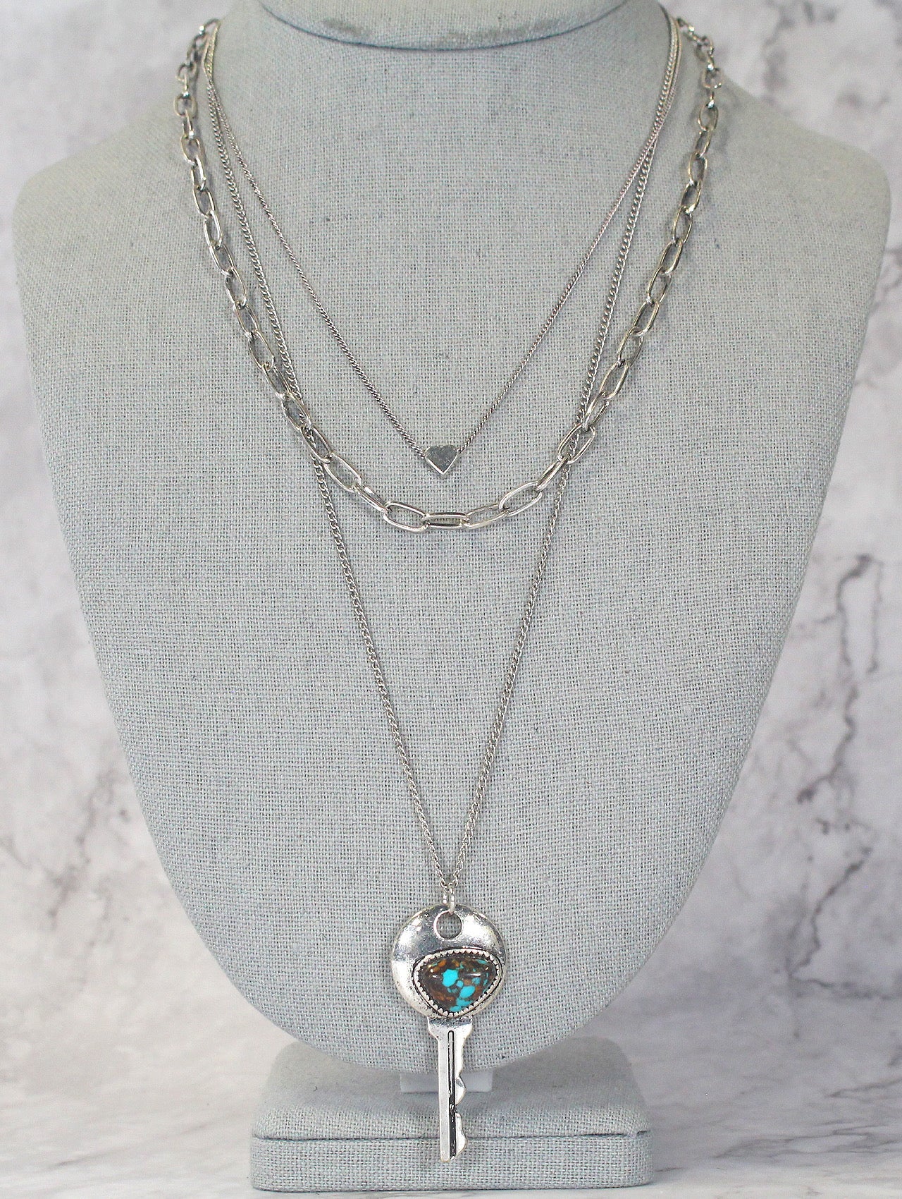 0895 HH131 3 LAYERED SILVER KEY 22' PENDANT