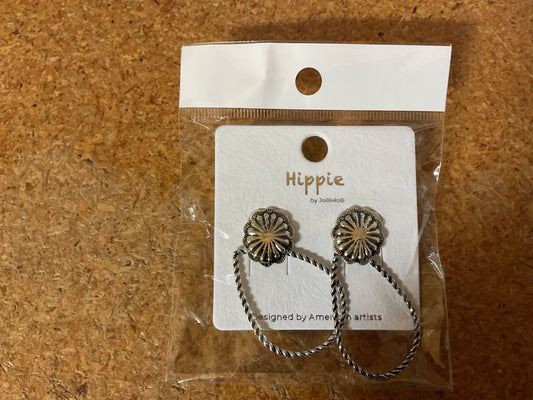 2009 R2-104 Western Twisted Teardrop Hoop Earrings with Concho Top – SB