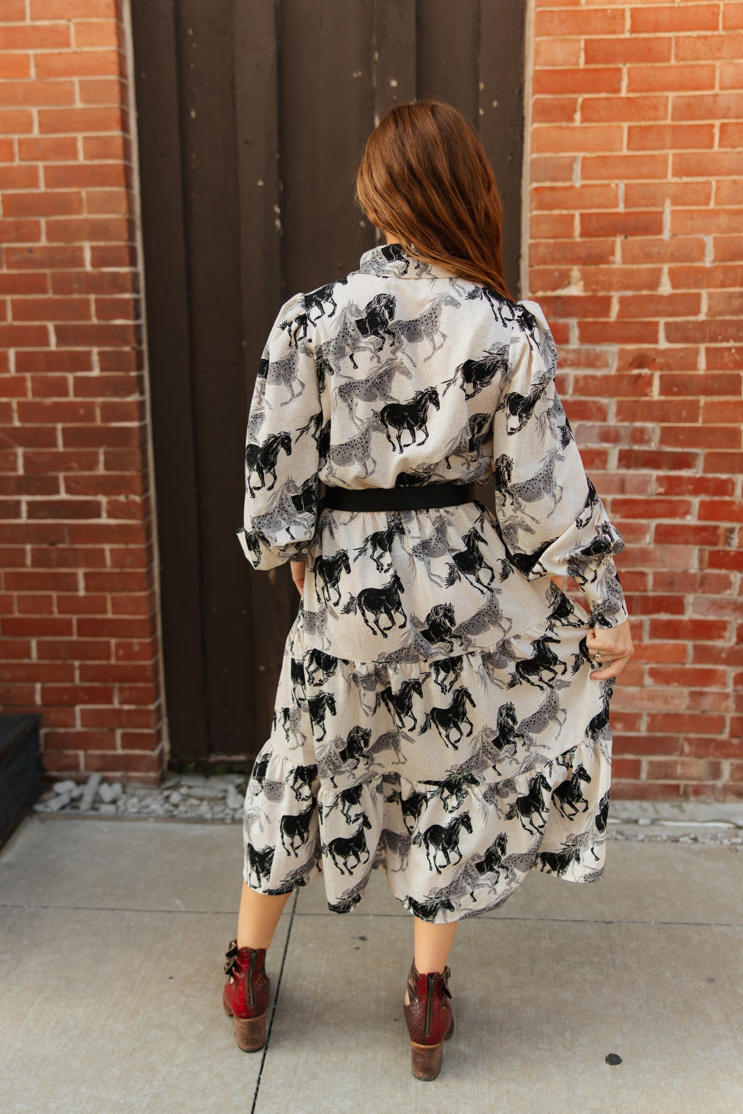 TH208 WILD BLACK HORSE DRESS (7 PIECE)