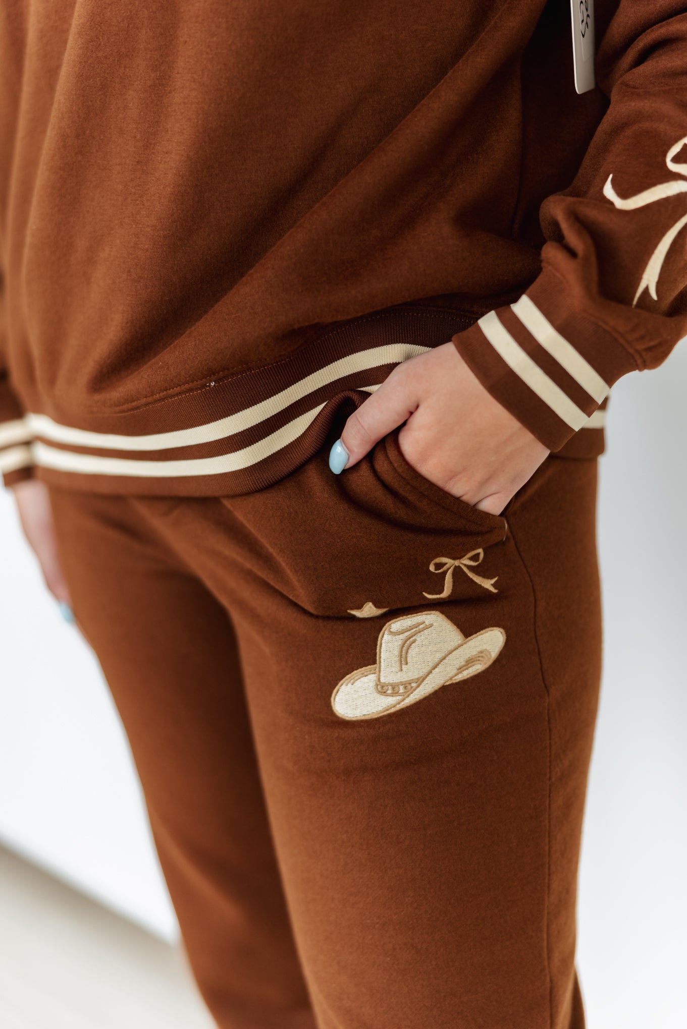 VR2002 BROWN RODEO HAT SWEATPANTS (7 PIECE- WOMEN)