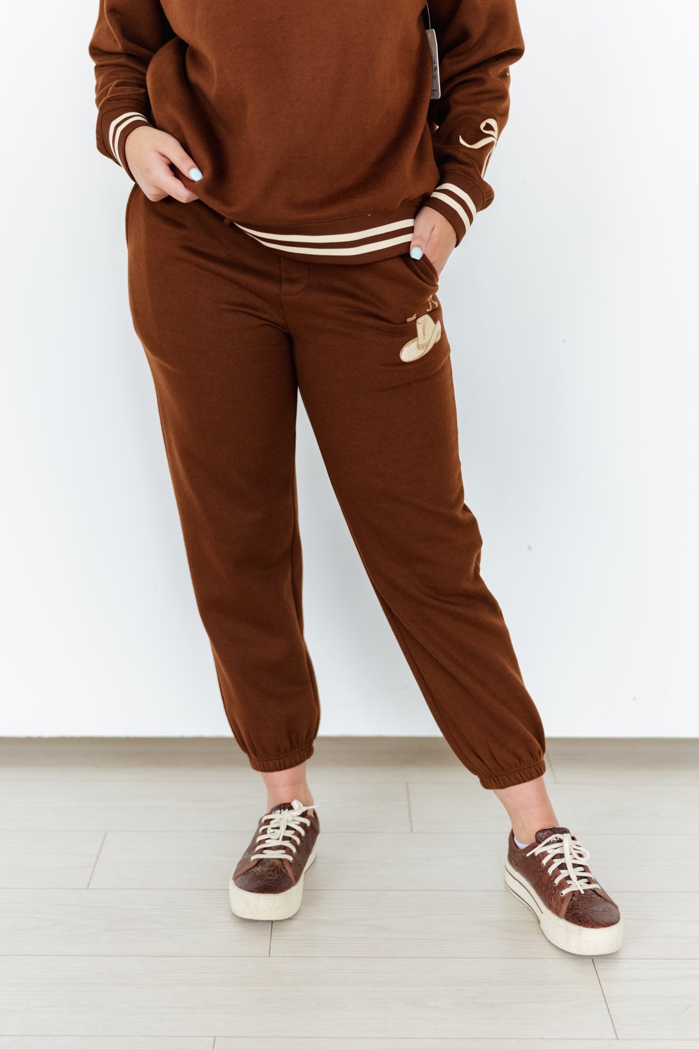 VR2002 BROWN RODEO HAT SWEATPANTS (7 PIECE- WOMEN)