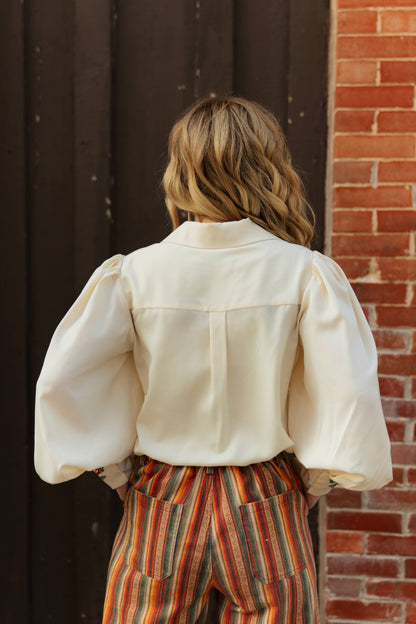 TH11 IVORY FLORAL EMBROID OUTLINE COLLAR BLOUSE (7 PIECES)