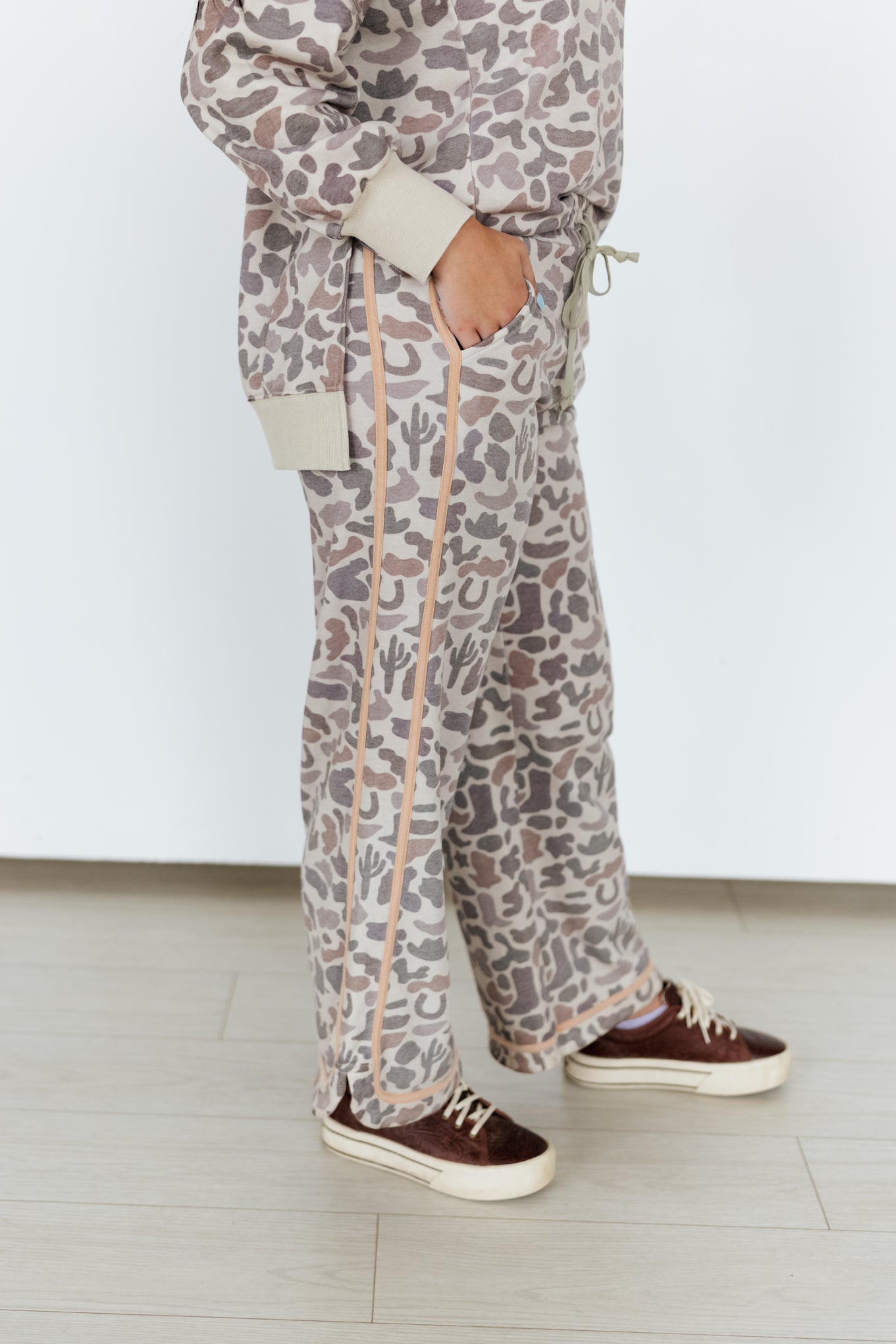 TH2001 WESTERN CAMO SWEAT PANT (7 PIECE)