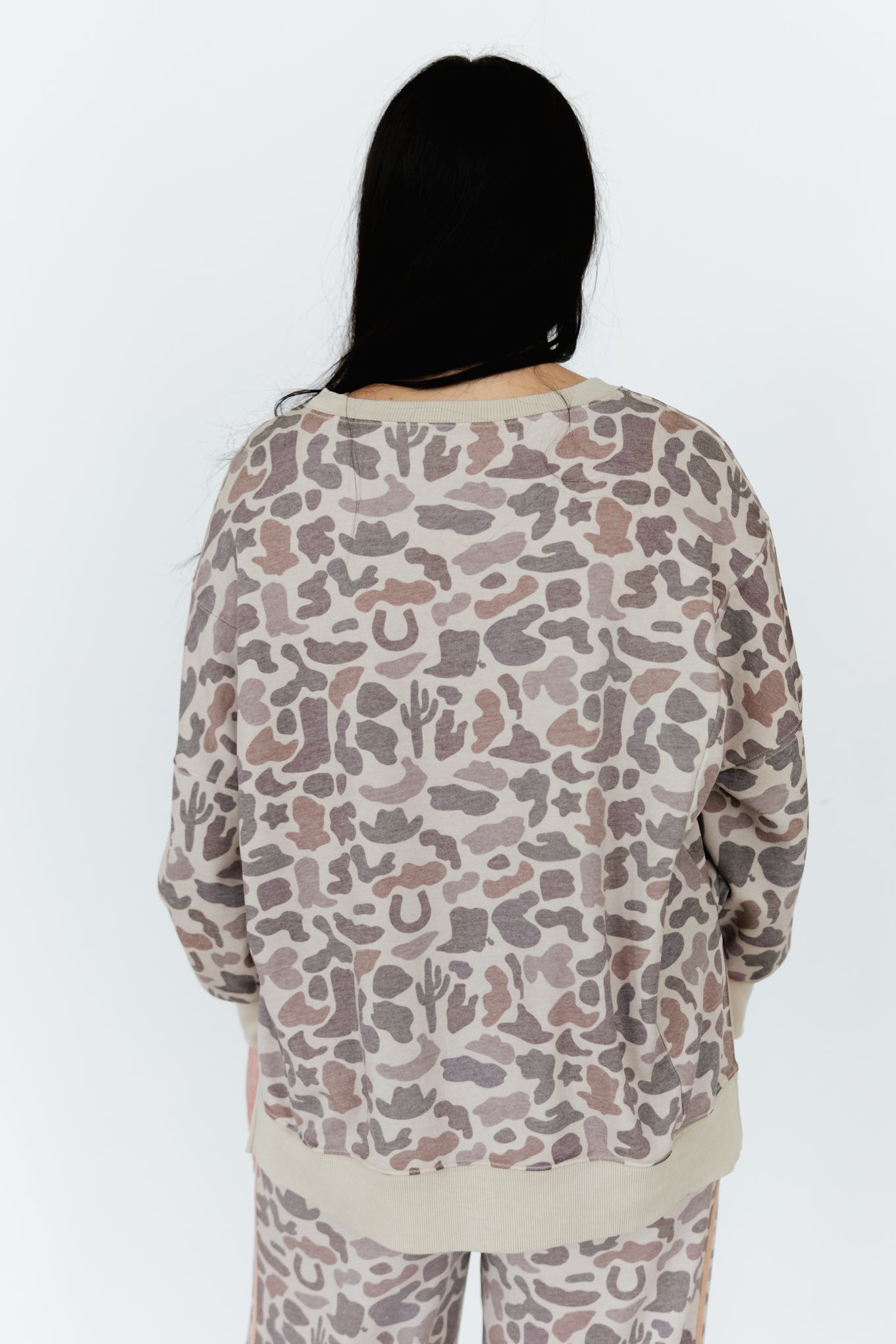TH2308 WESTERN CAMO SWEATSHIRT (7 PIECE)