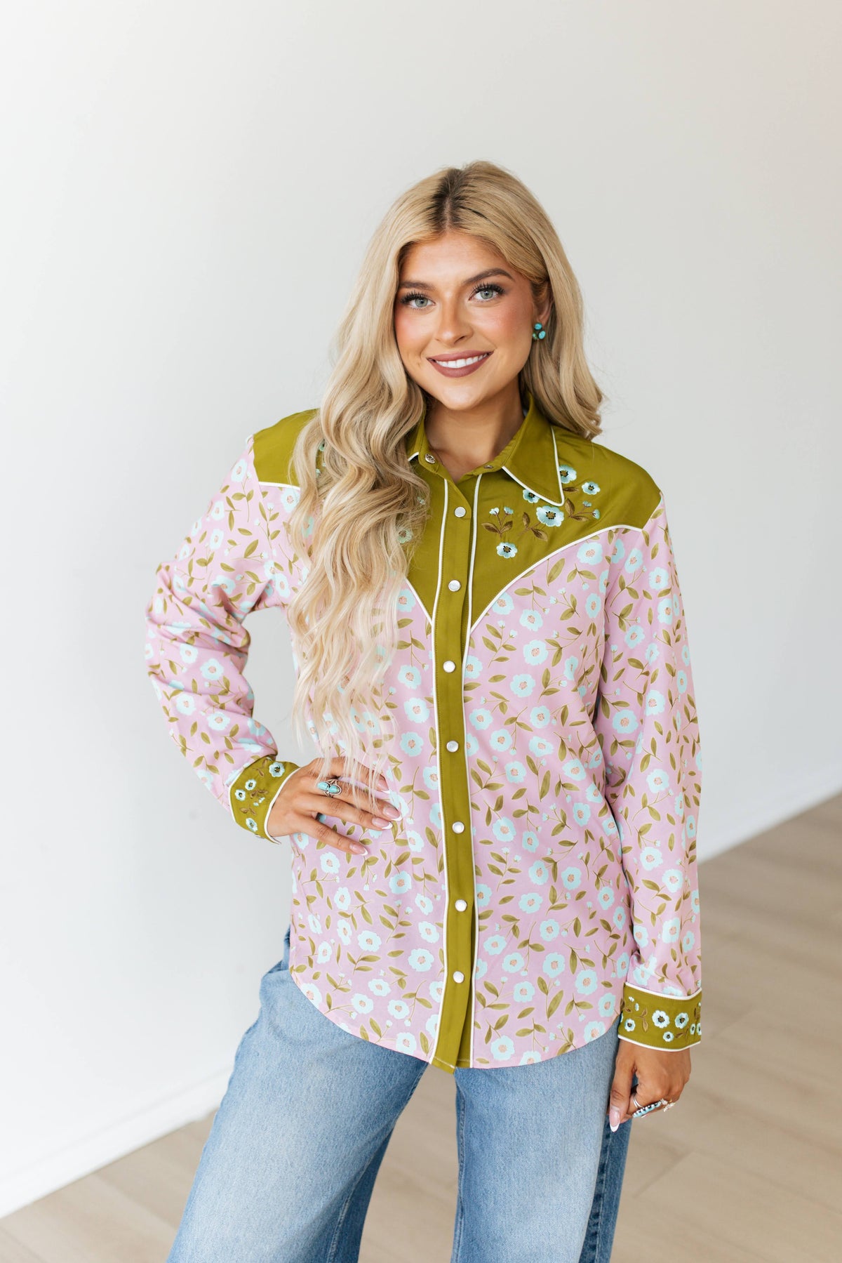 TH101 BLUSH GREEN FLORAL EMB YOKE TOP