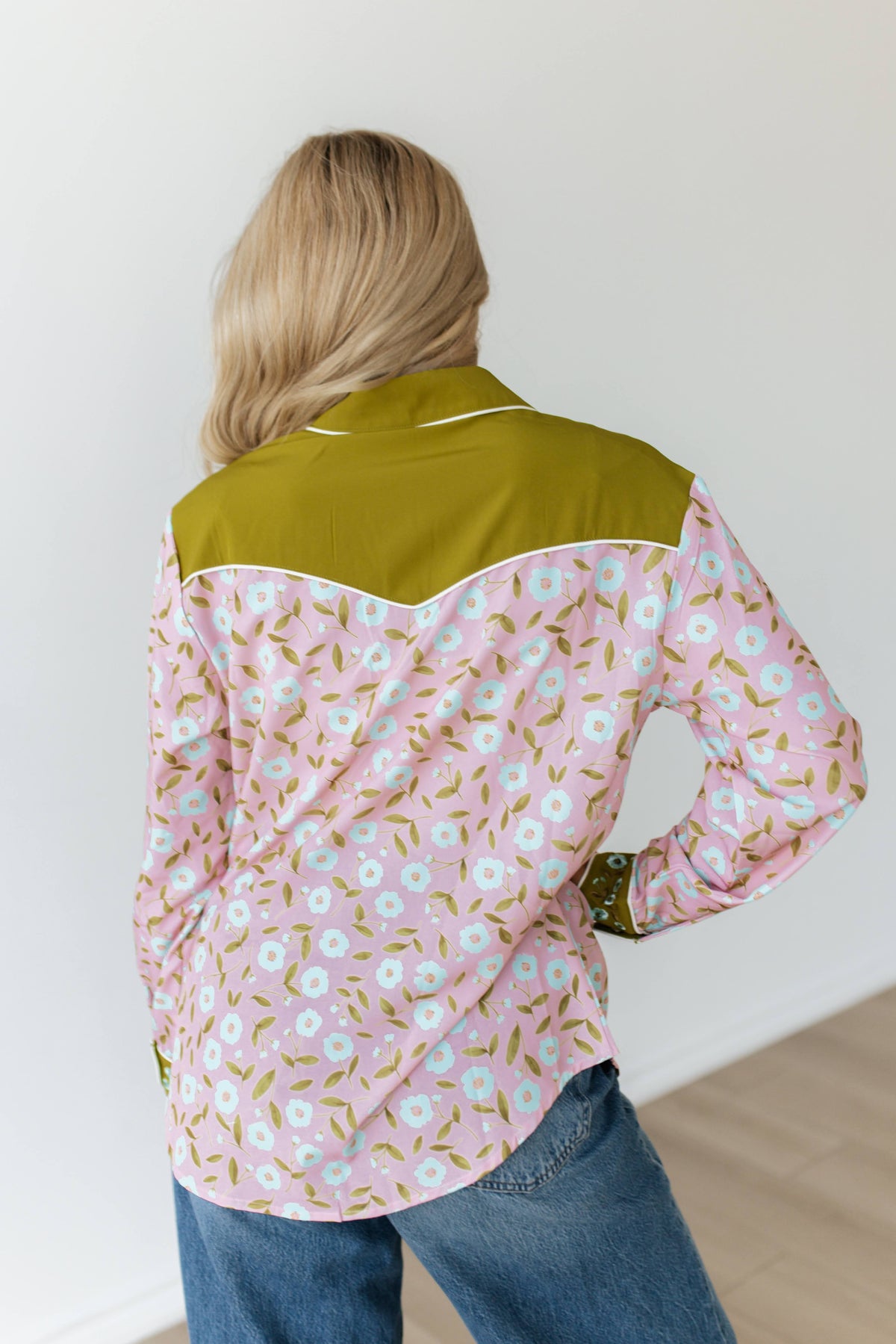 TH101 BLUSH GREEN FLORAL EMB YOKE TOP