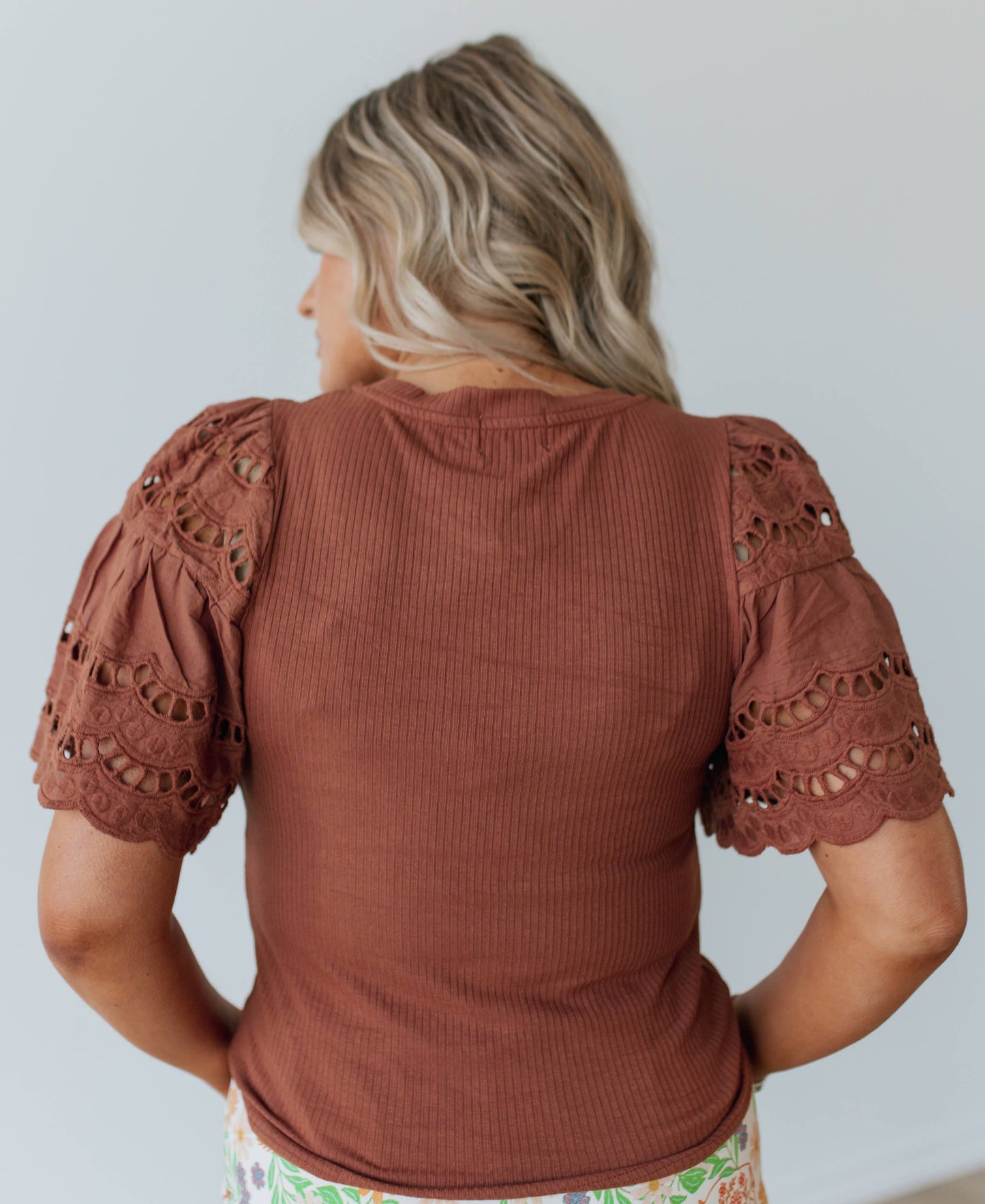 TH2004  BROWN TOP WITH EYELETT SLEEVE (7 Piece)