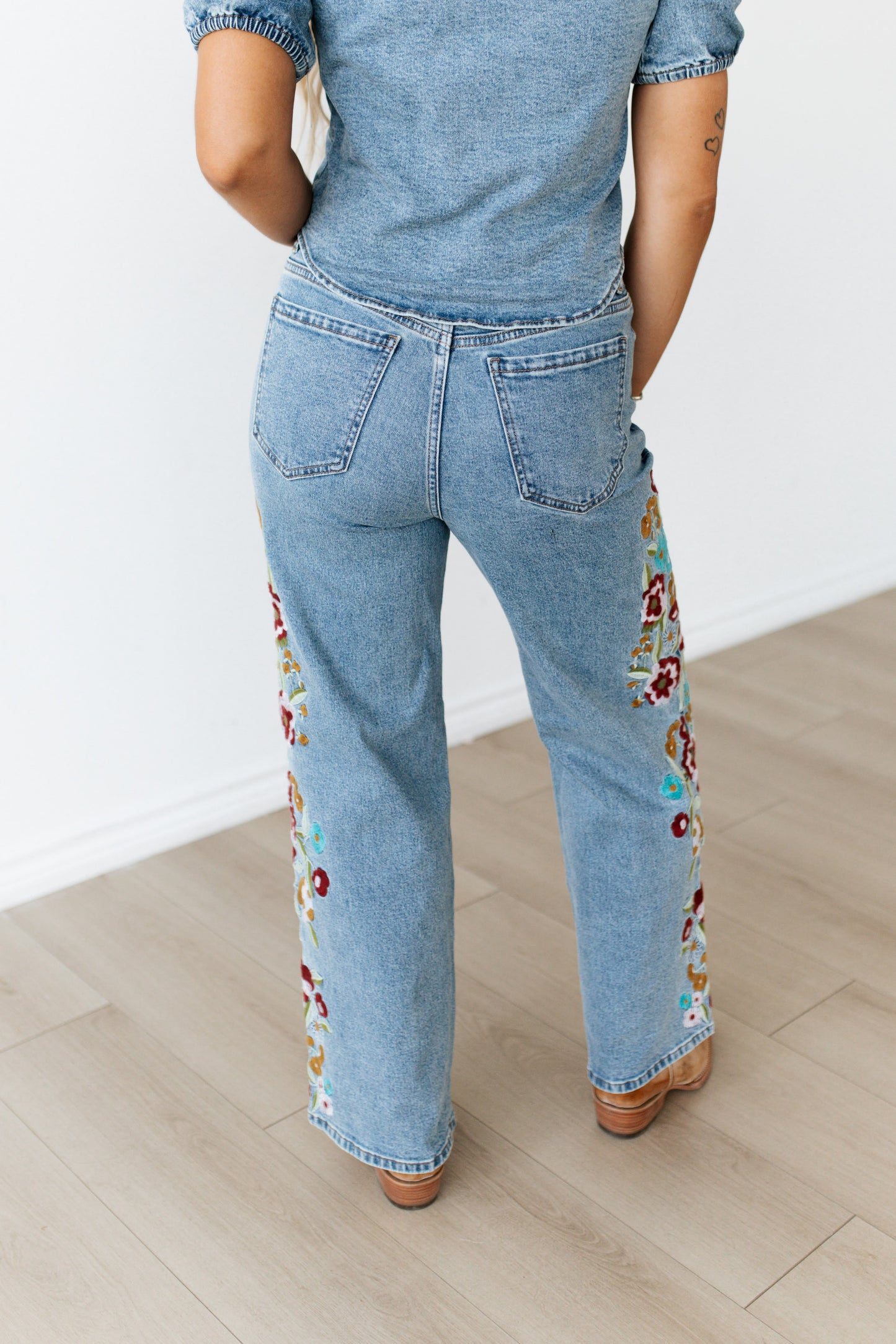 TH039P DENIM EMBROIDERY FLORAL JEANS
