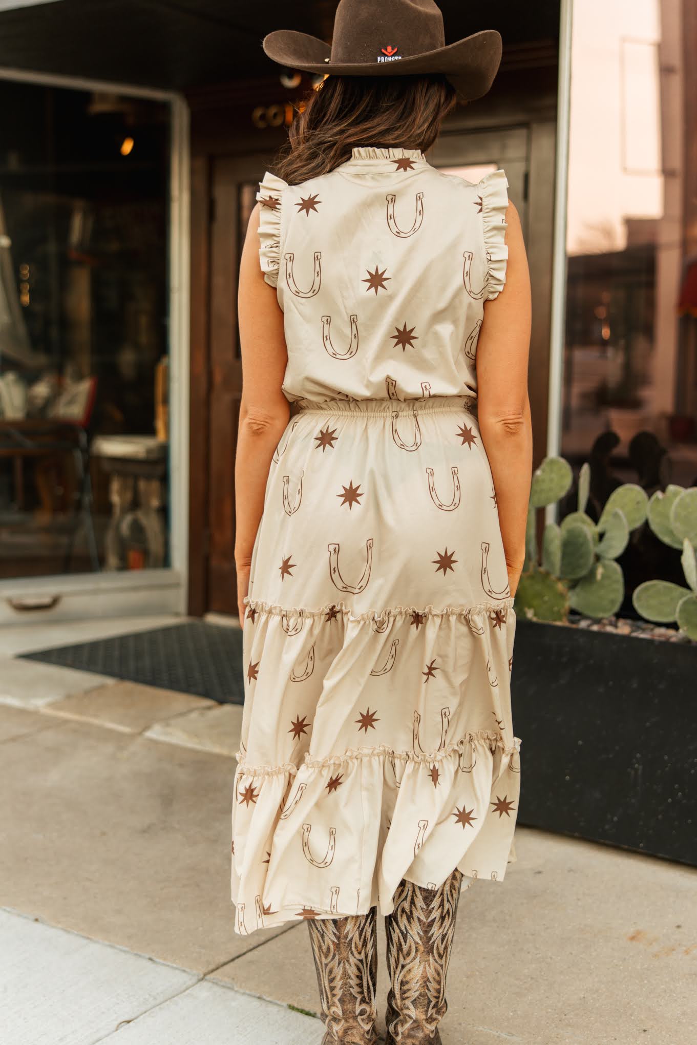 TH6220 TAUPE HORSESHOE DRESS  (7 Piece)