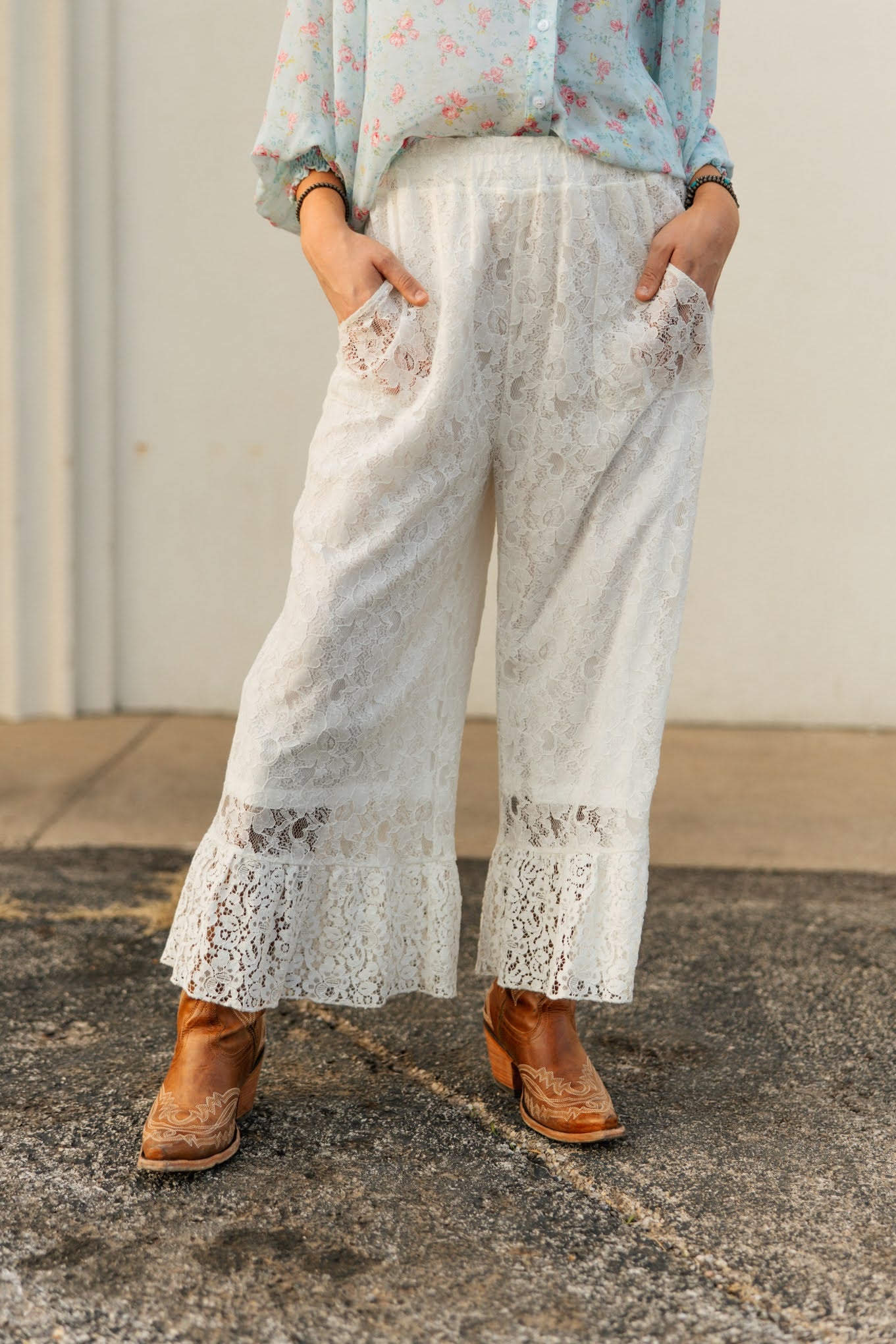LACE RUFFLE PANT