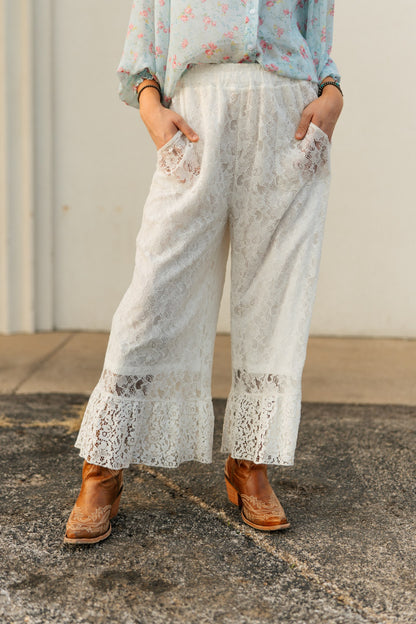 LACE RUFFLE PANT