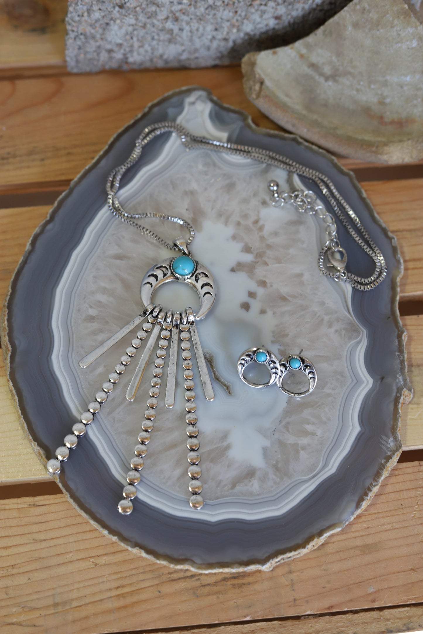 0100 20" SQUASH BLOSSOM W/ NECKLACE AND EARRINGS (1)