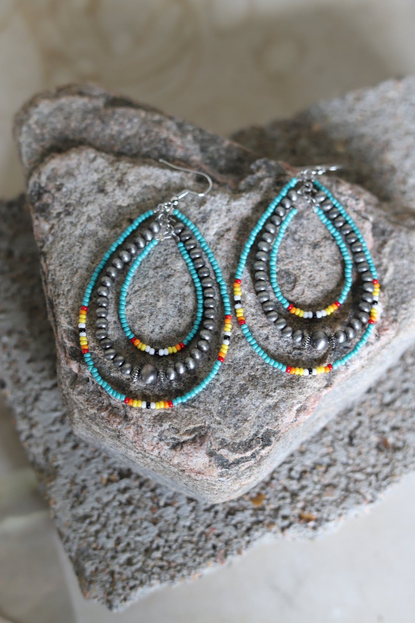 0030 T173 TURQ DOUBLE HOOP FAUX SILVER BEAD WITH SEEDBEAD MULTI ER