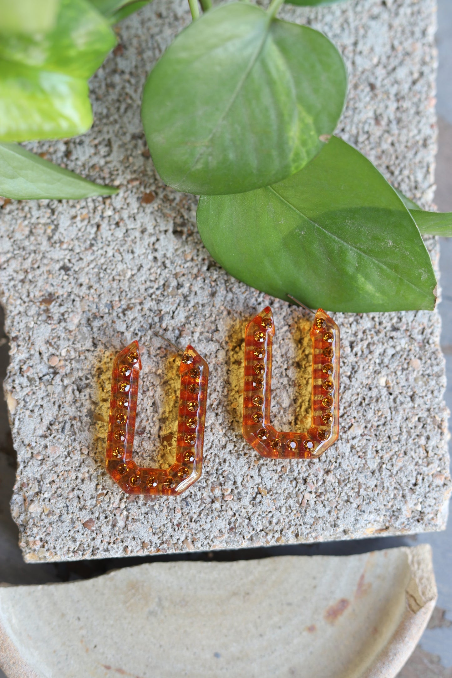 40225 H156 ACRYLIC HOOP AMBER CRYSTAL EARRING