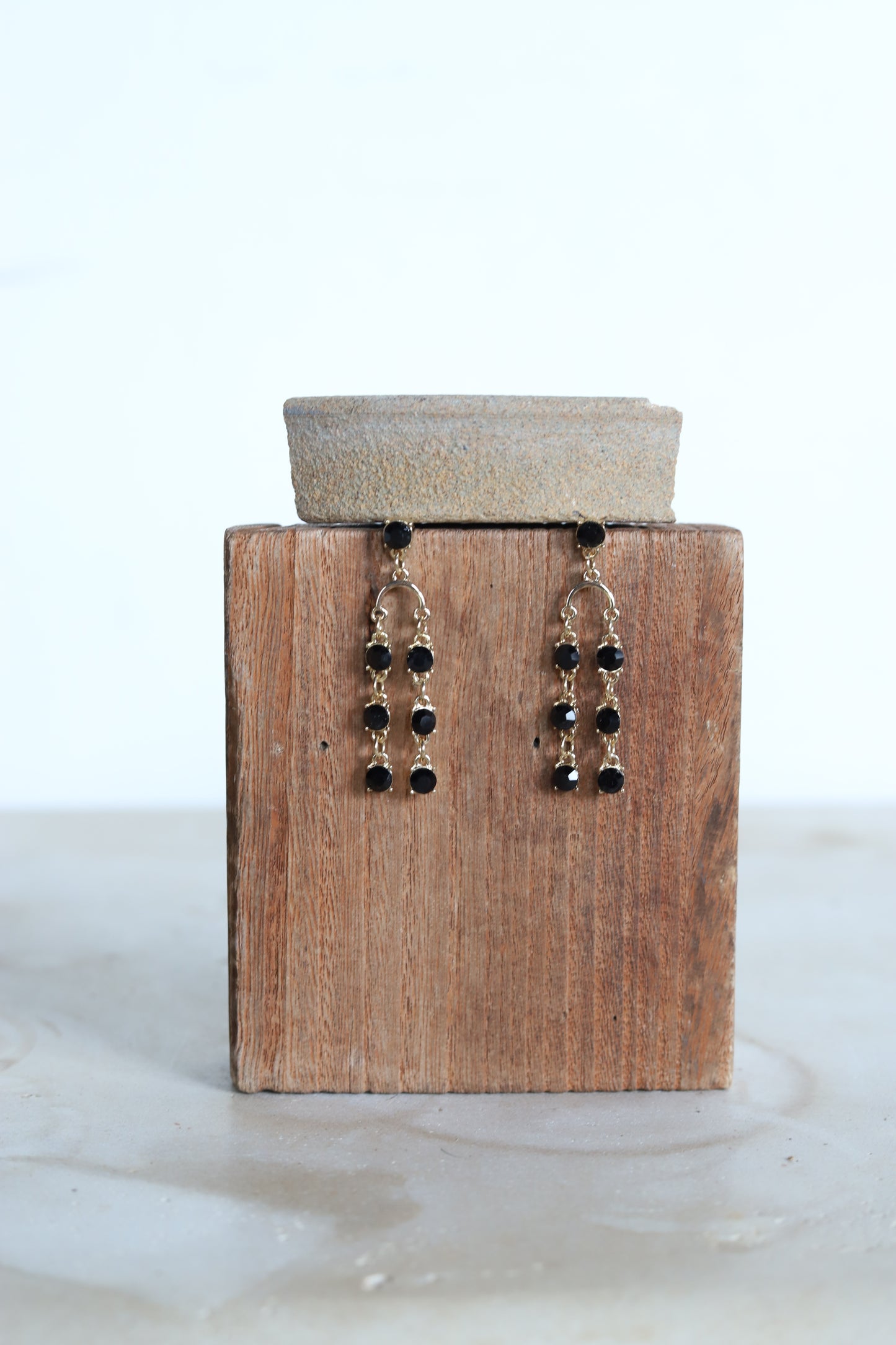 840 H42 GOLD/BLACK DANGLE EARRING