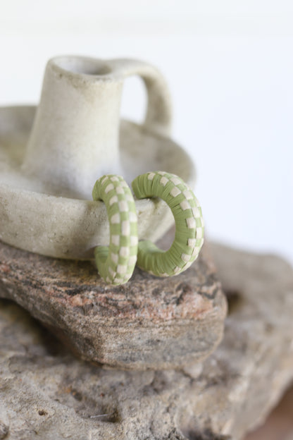 0158 T169 GREEN RATTAN HOOP ER