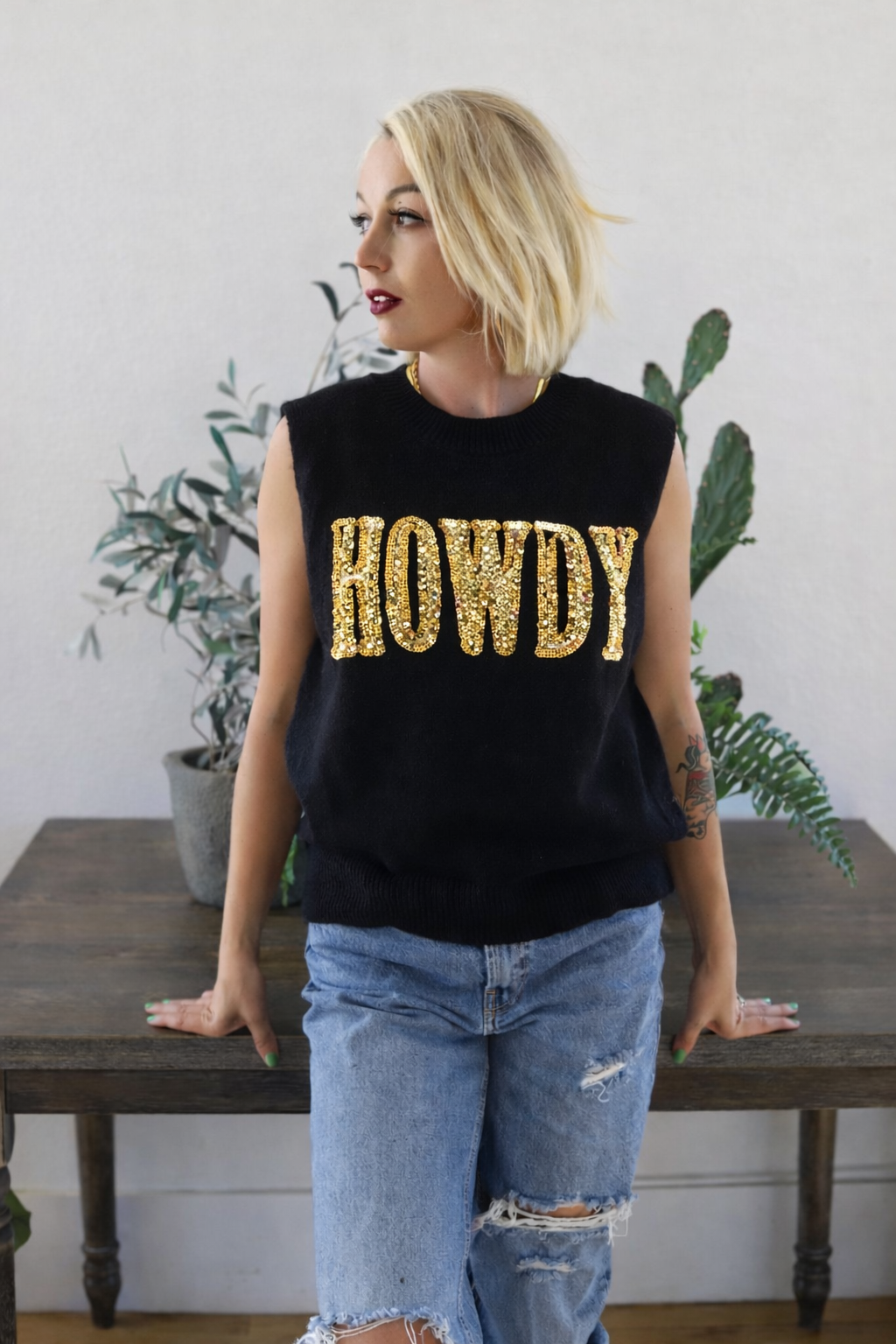 TH4214 SEQUIN HOWDY BLACK GOLD SWEATER VEST