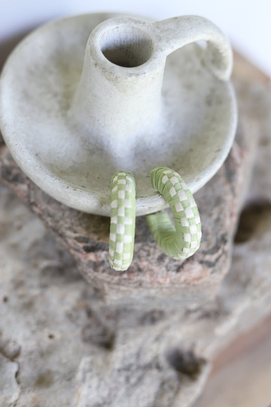 0158 T169 GREEN RATTAN HOOP ER