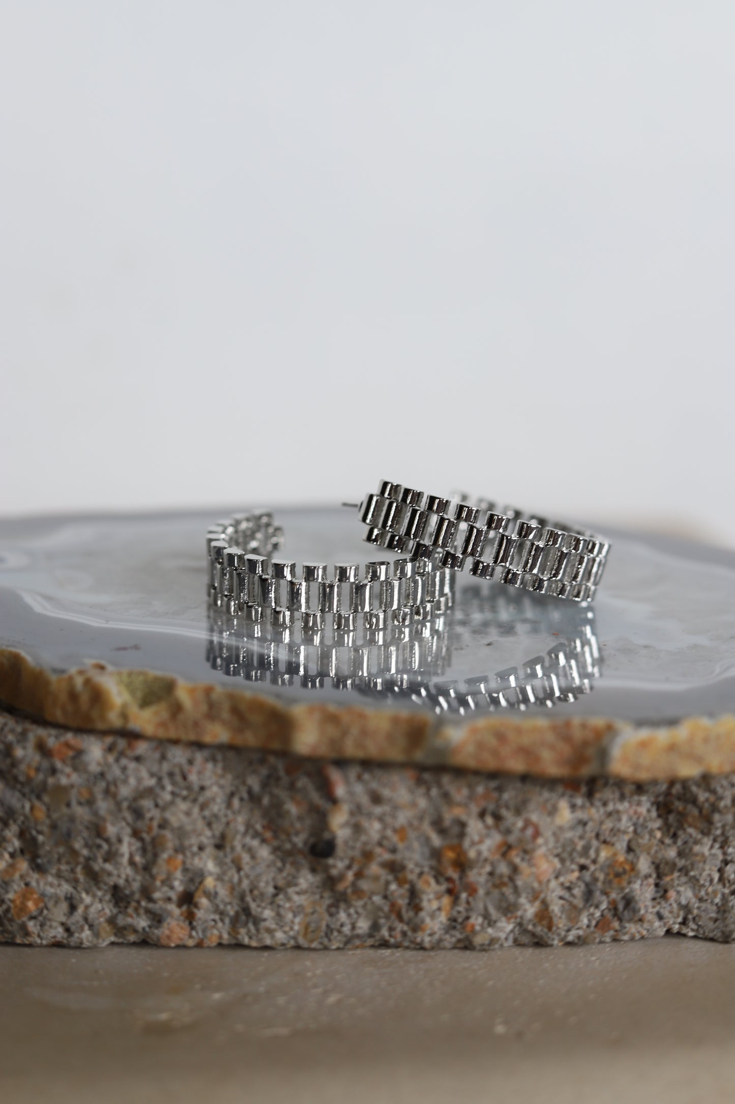 373RH T113 SILVER CRUB CHAIN HOOP EARRING