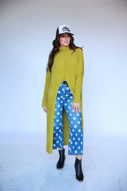 TH900 CHARTREUSE GREEN MOCK NECK SPLIT FRONT SWEATER (6 Piece)