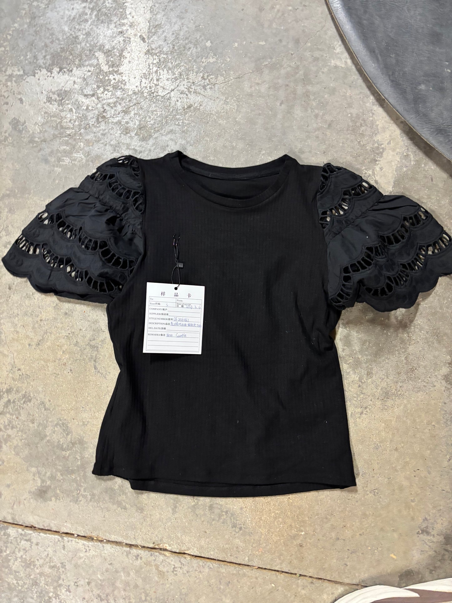 TH2004  BLACK TOP WITH EYELETT SLEEVE (7 Piece)
