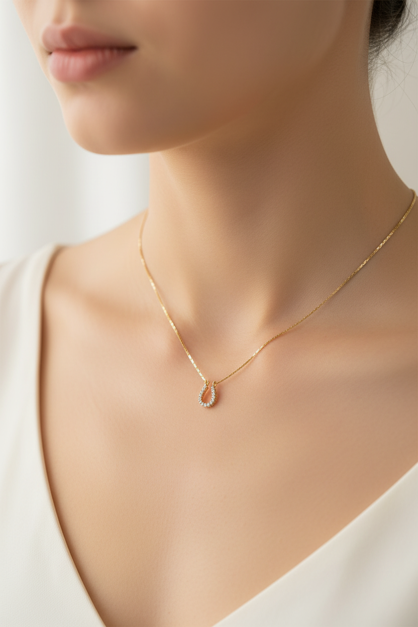 R1-45 C992 GOLD HORSEHOE PENDANT NL