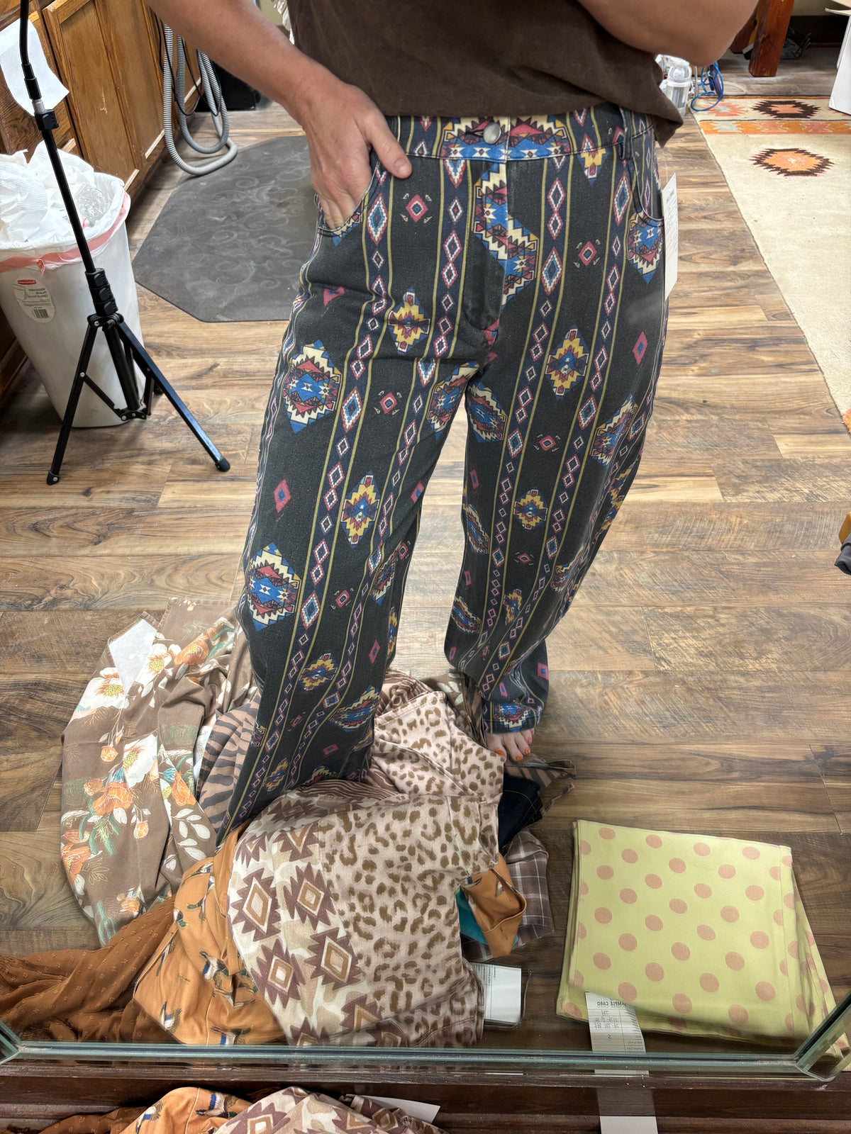 TH61 VINTAGE BLACK AZTEC  WIDE LEGGED (7 PIECE)