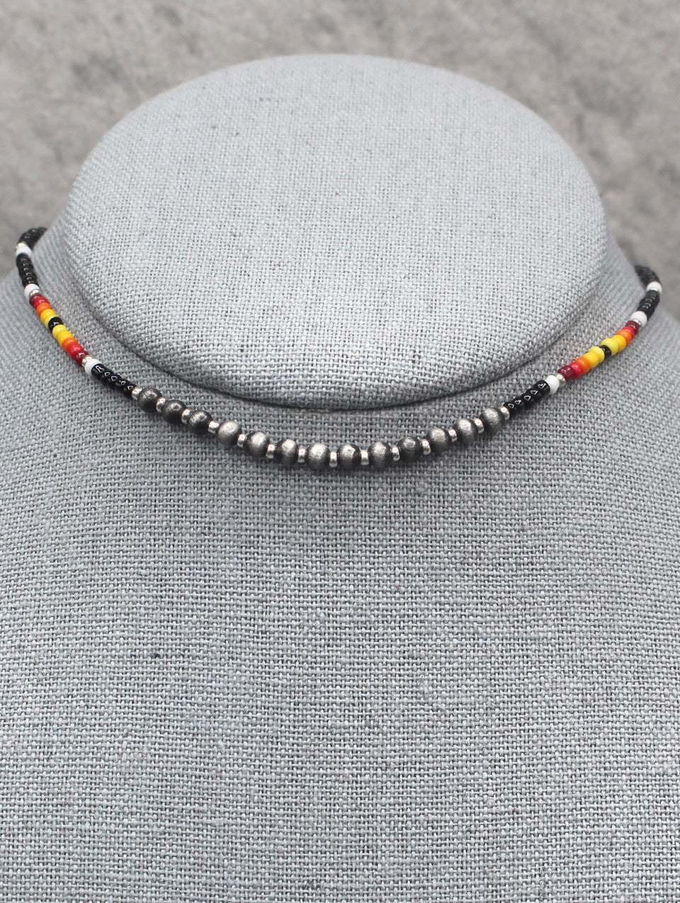 0209 HH117 BLACK SEED BEAD WITH NAVAJO PEARL 13” CHO