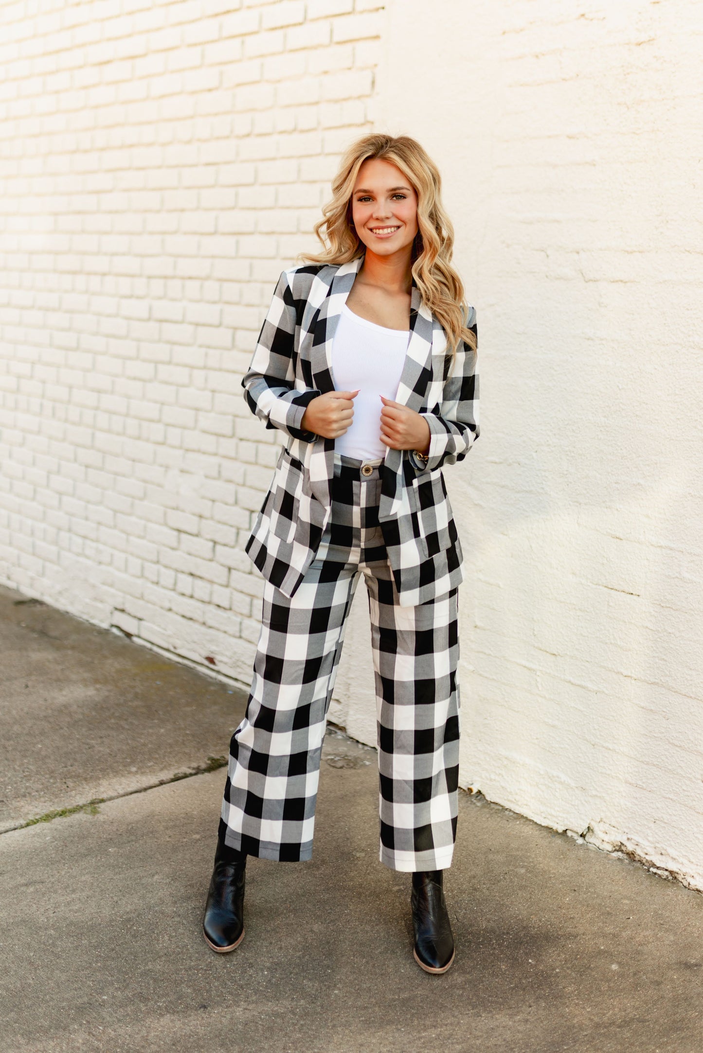 TH1200 LARGE BLACK GINGHAM BLAZER (7 Pieces)