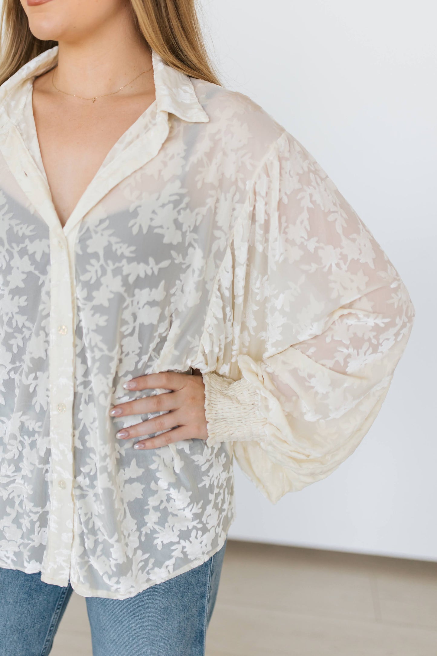 TH23 9 IVORY VELVET DROP SLEEVE BLOUSE(7 Piece)
