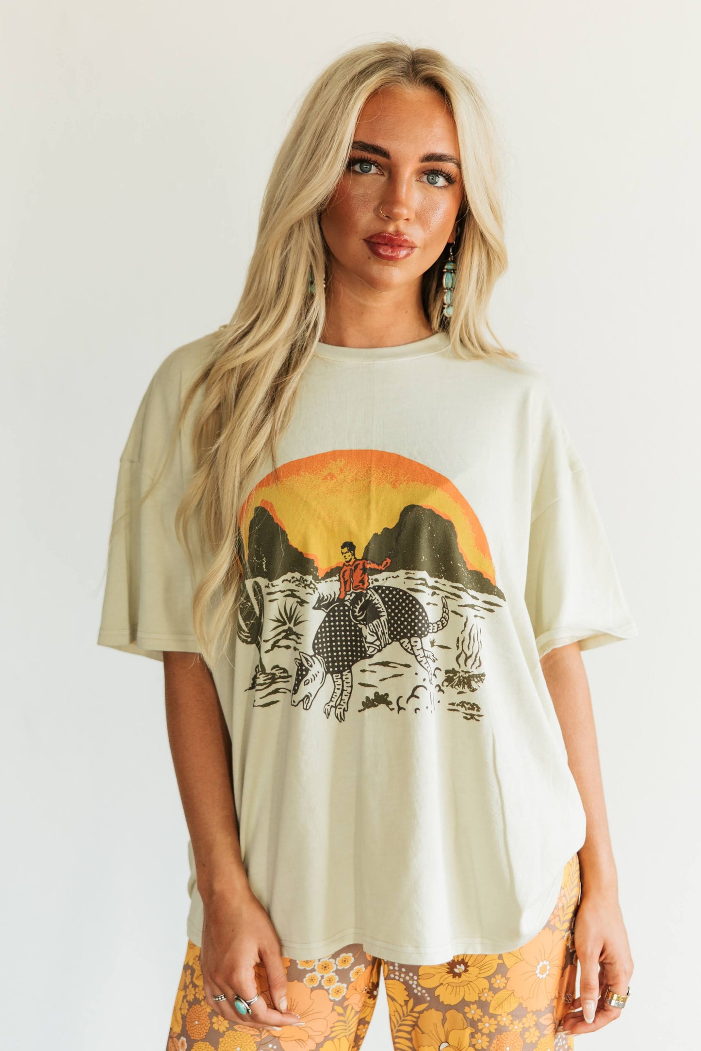VR2 TAN ARMADILLO COWBOY GRAPHIC TEE  (7 PIECE WOMEN)