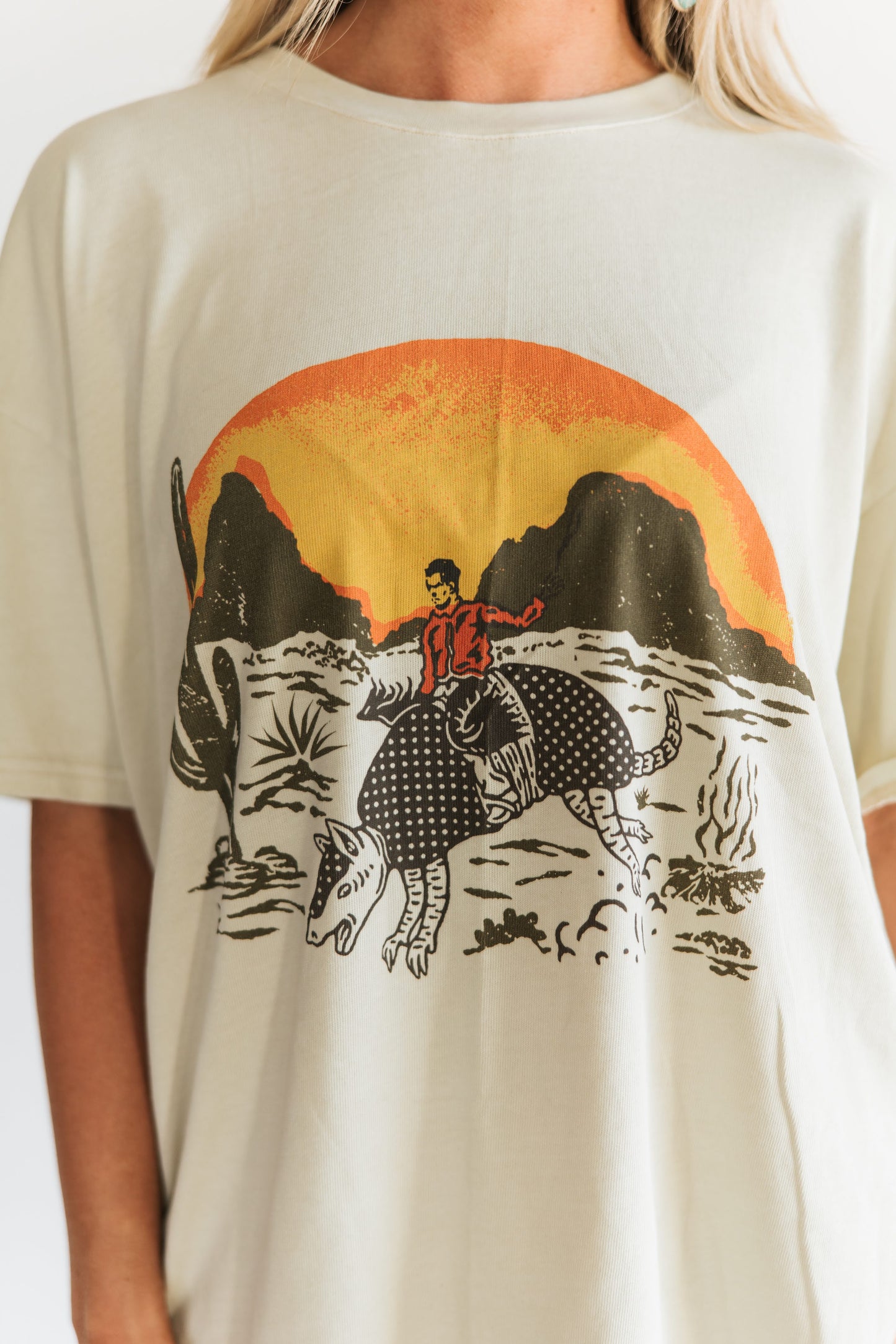 VR2 TAN ARMADILLO COWBOY GRAPHIC TEE  (7 PIECE WOMEN)