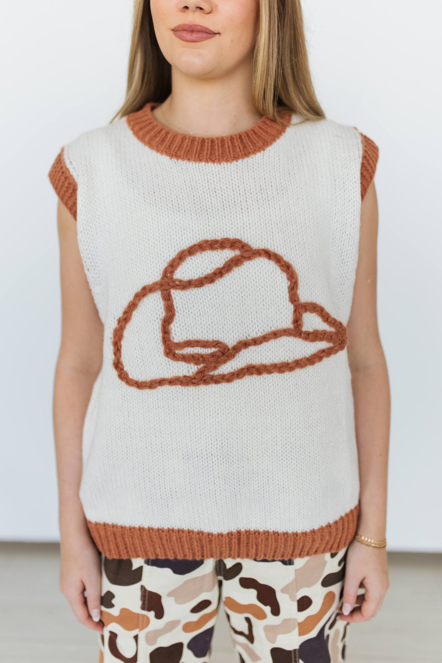 TH4213 HAT IVORY VNECK SWEATER (7 Piece)