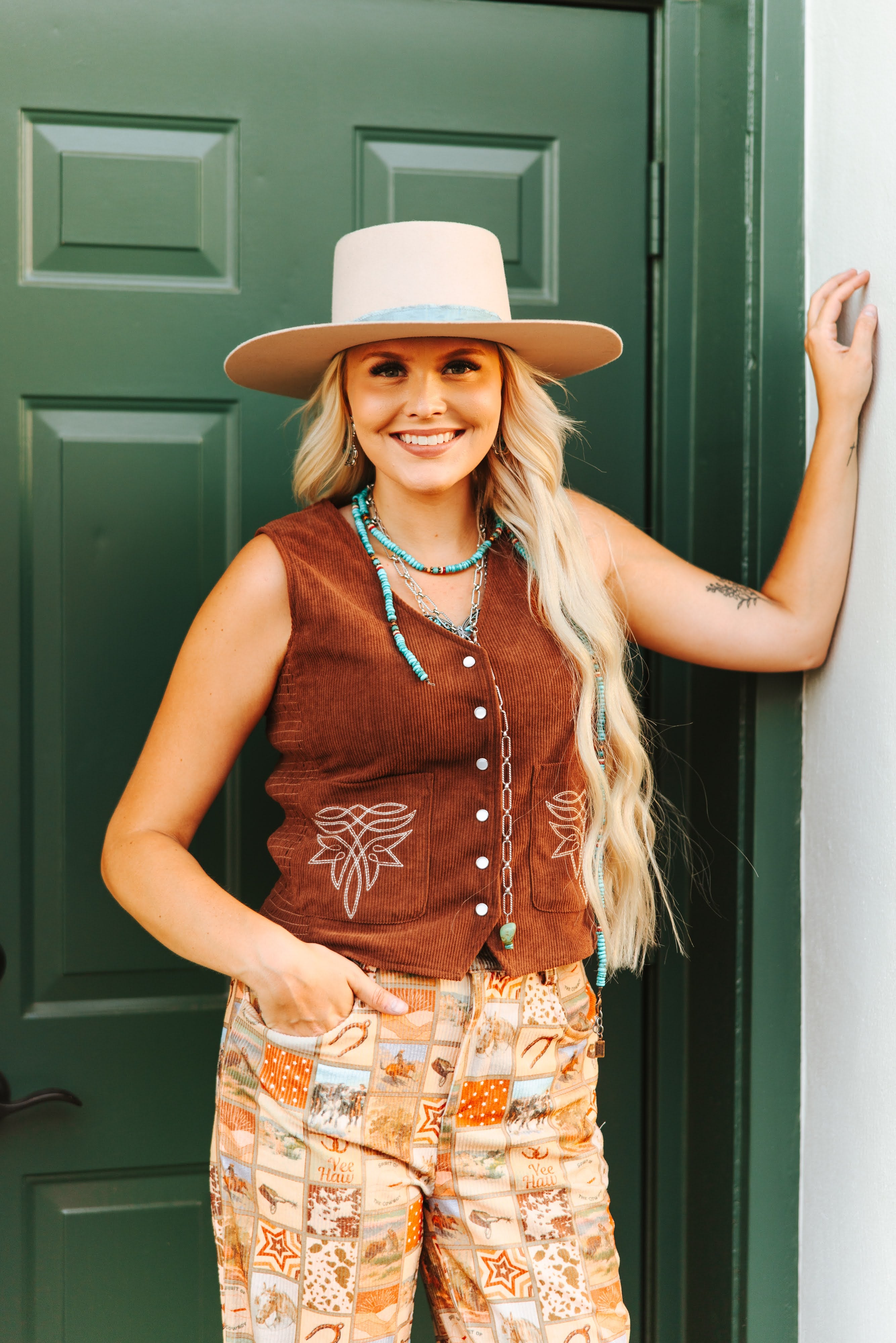 TH160 BROWN CORD PEARL SNAP VEST(7 Pieces) – Turquoise Haven TH160 BROWN CORD PEARL SNAP VEST(7 Pieces) – Turquoise Haven