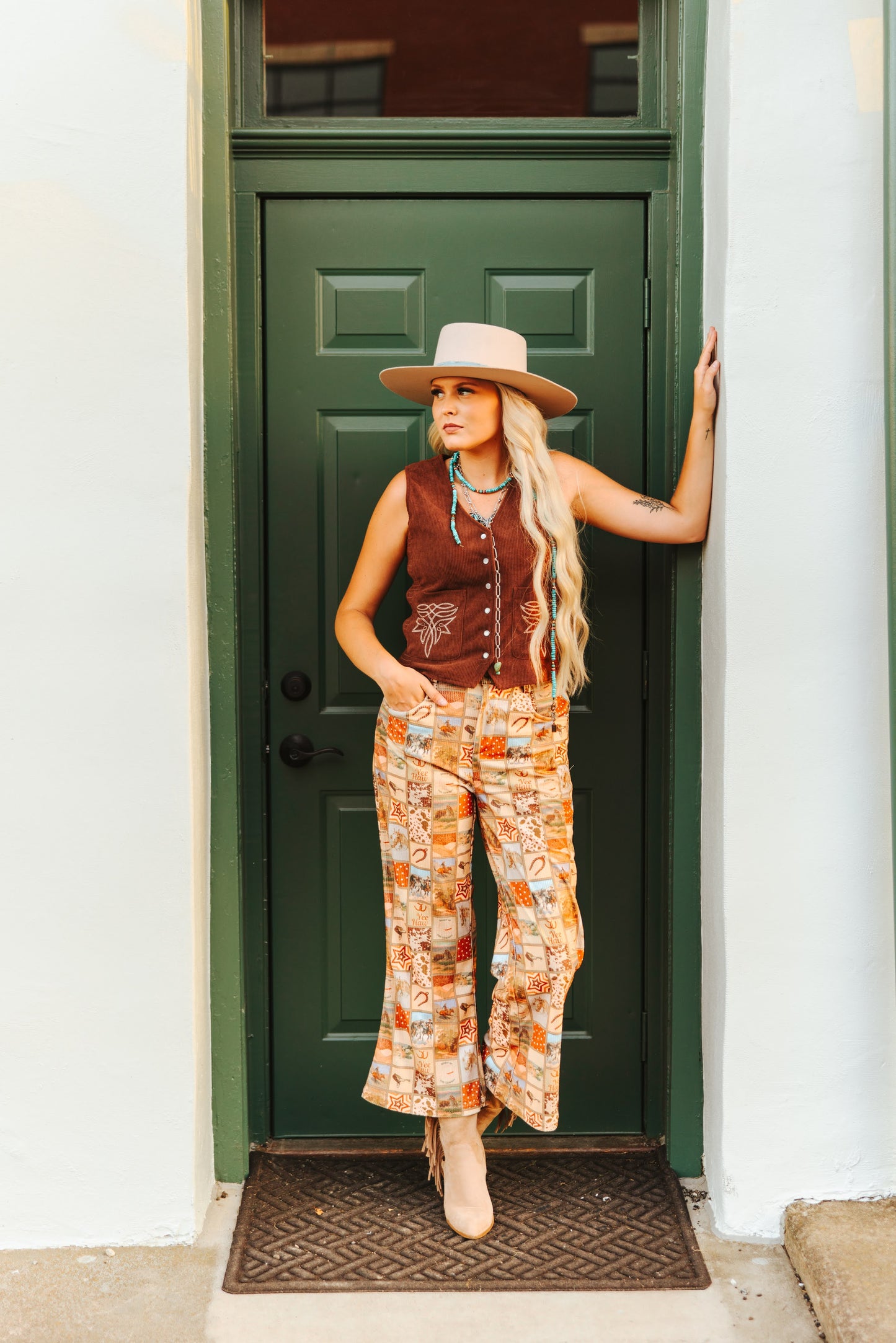 TH160 BROWN CORD PEARL SNAP VEST(7 Pieces)