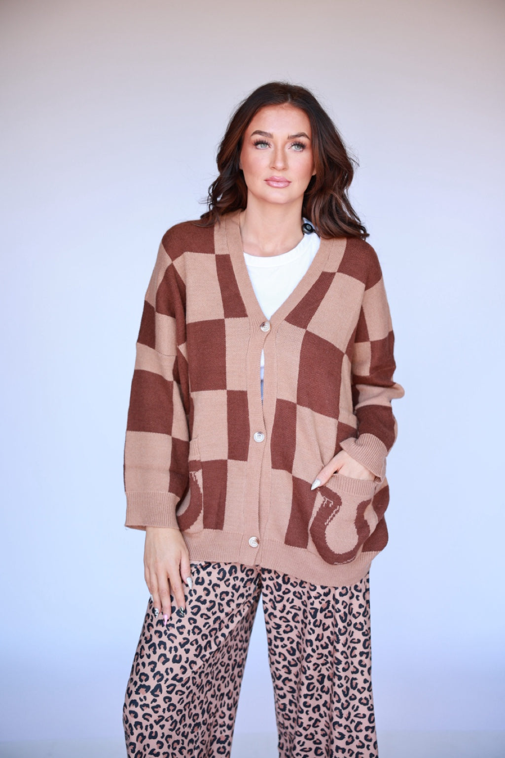 TH2977_BROWN_CHECK_HORSESHOE_02_FOCUSED
