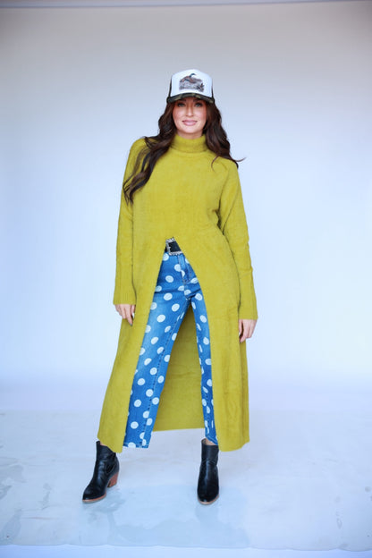 TH900 CHARTREUSE GREEN MOCK NECK SPLIT FRONT SWEATER (6 Piece)