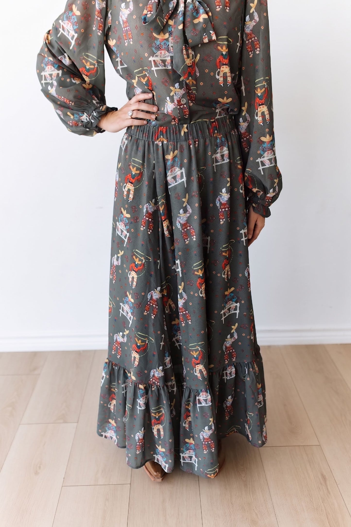 TH2605 OLIVE ROPING COWBOY SKIRT