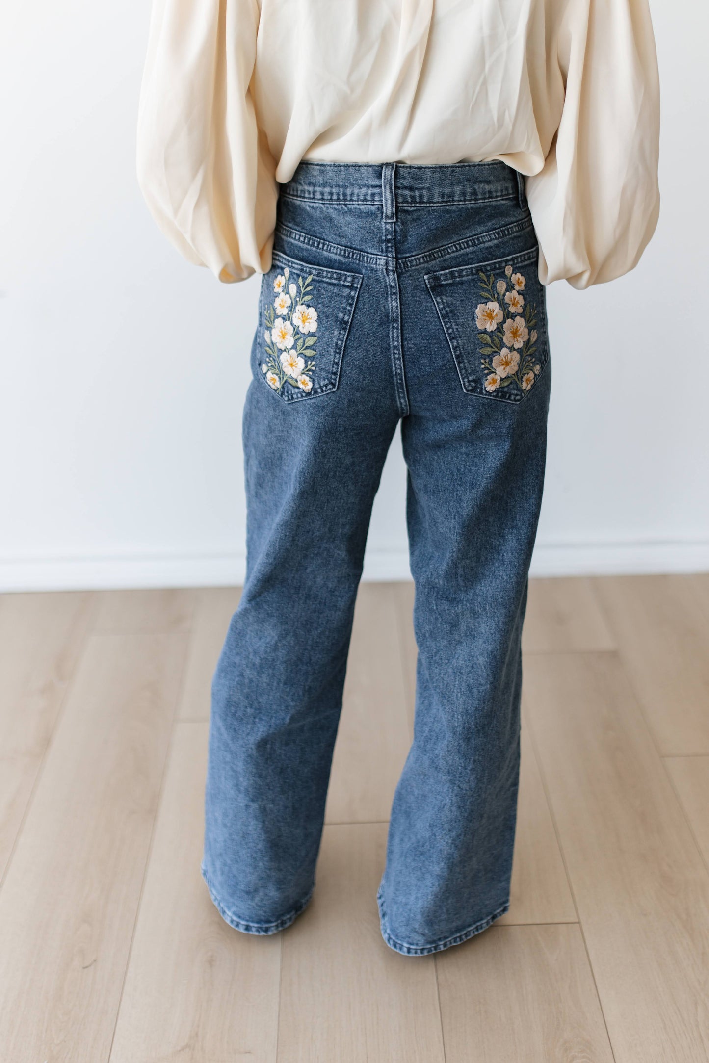 TH017 IVORY FLORAL EMBROIDERY JEAN (7 PIECES)