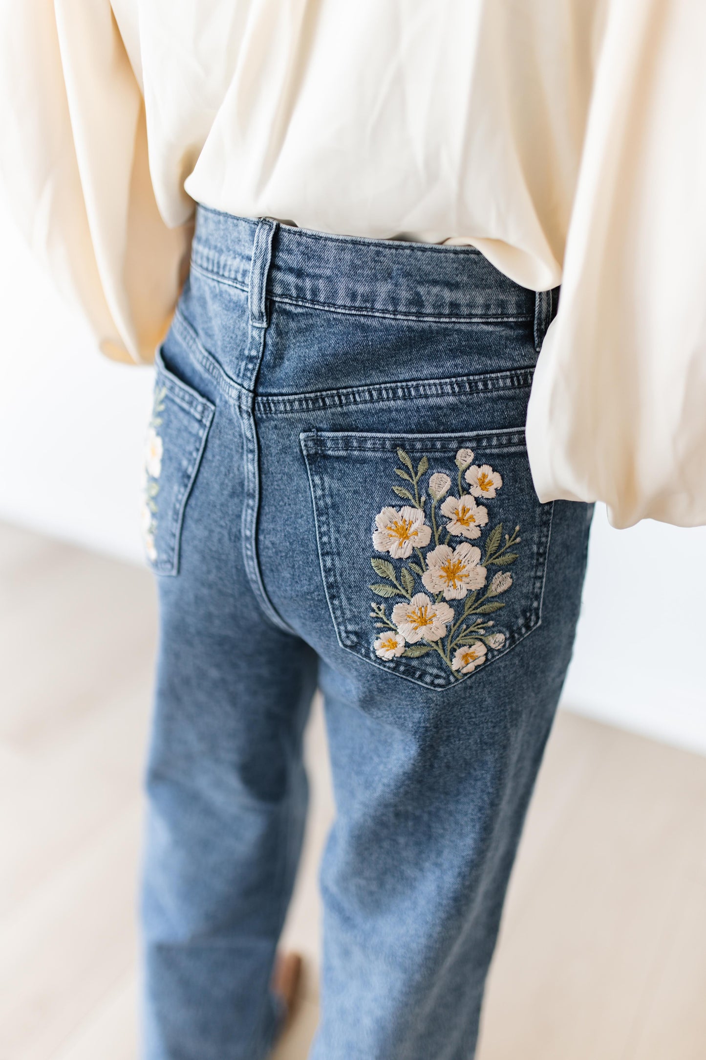 TH017 IVORY FLORAL EMBROIDERY JEAN (7 PIECES)