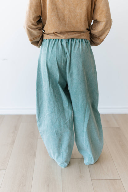 TH61 VINTAGE WASH TURQ WIDE LEGGED BARREL JEAN (7 PIECES)
