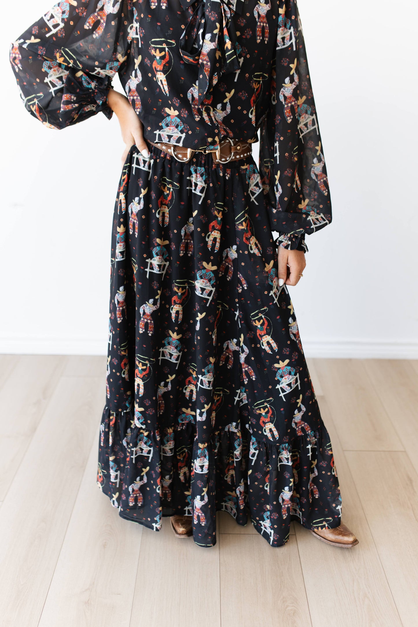 TH2605 BLACK  ROPING COWBOY SKIRT (7 PIECE)