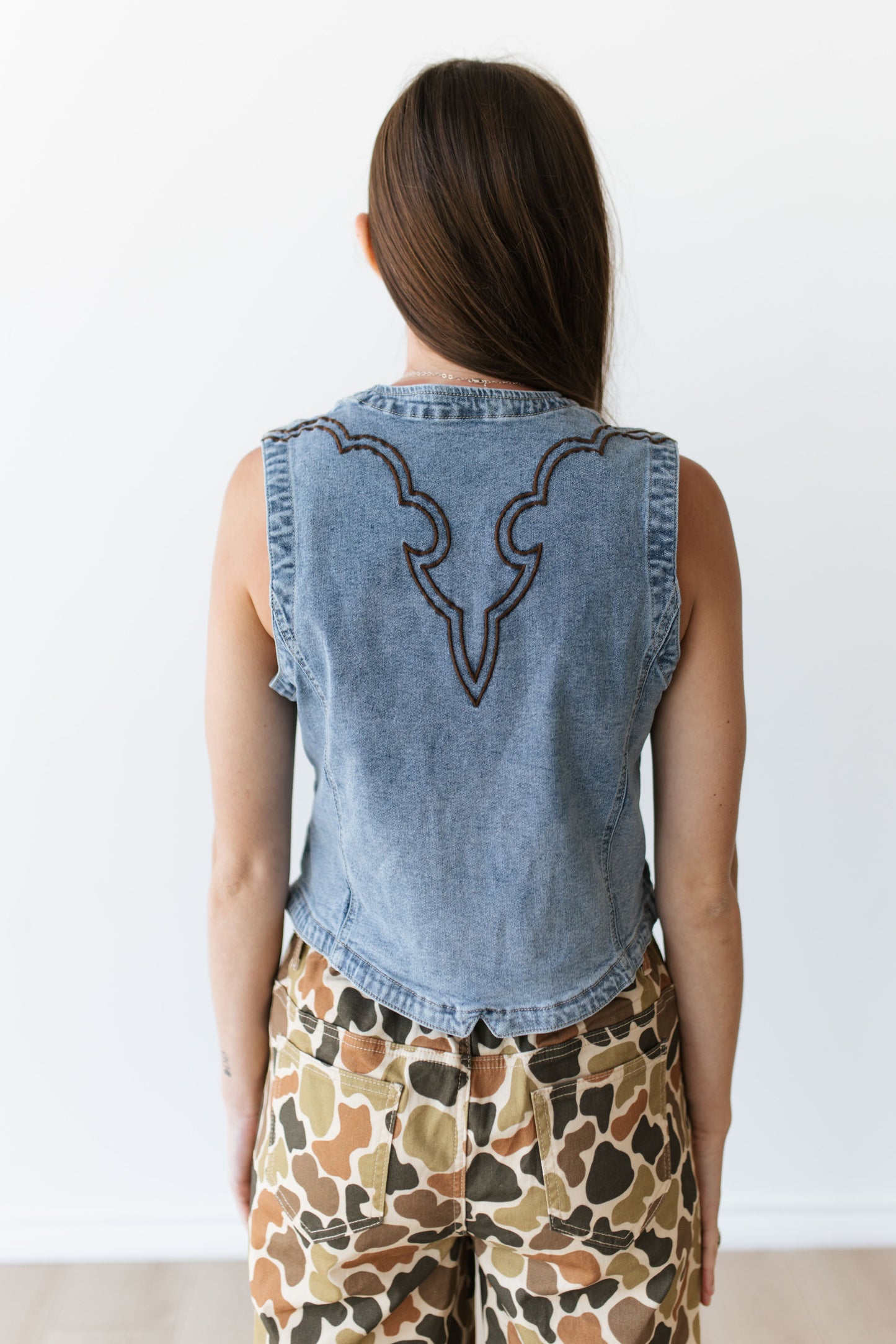 TH9800 Roping Cowboy Embroidery Vest (7 PIECE)