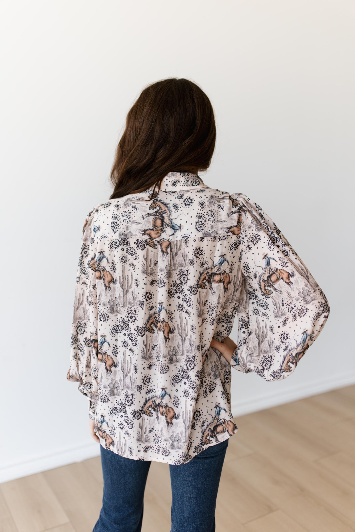 TH2820 IVORY BRONC PAISLEY TIE TOP (7 PIECES)