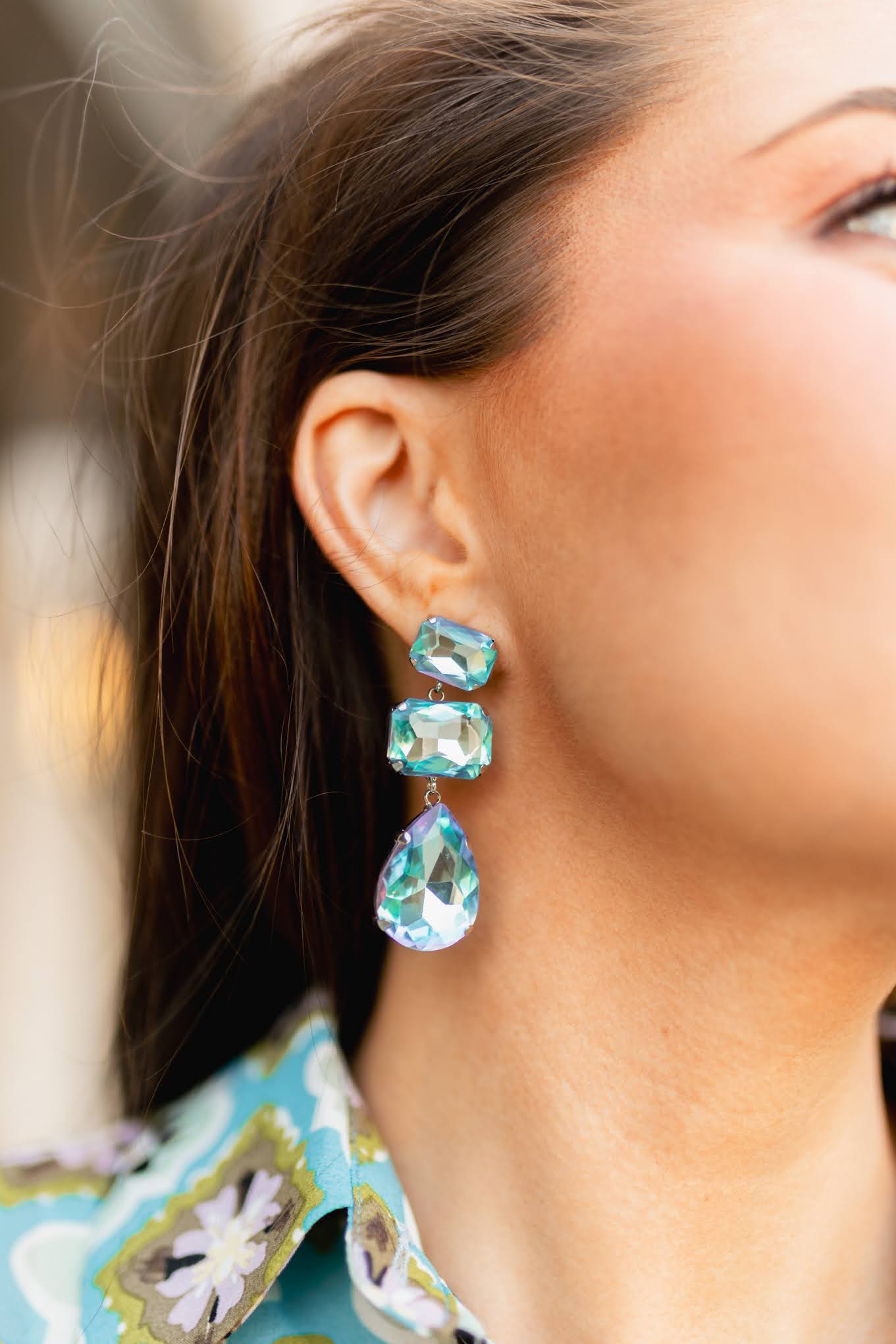 3618 BLUE TONE RHINESTONE DANGLE ER  R1-24