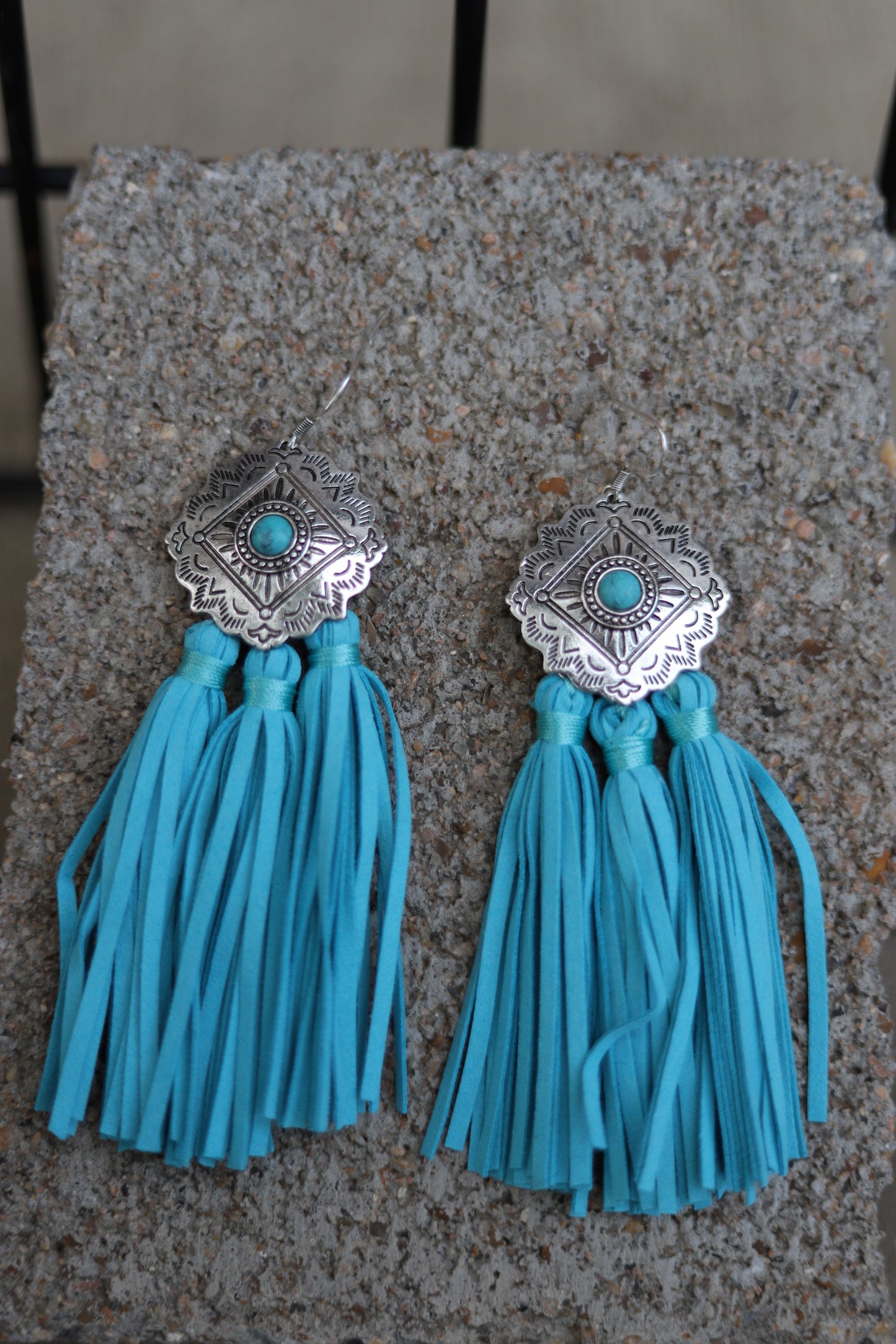 1586 T122 - T128 CONCHO FRINGE TASSEL EARRING